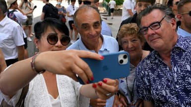 Eric Zemmour, candidat Reconquête! aux élections législatives dans le Var, sur le marché de Saint-Tropez, le 27 mai 2022