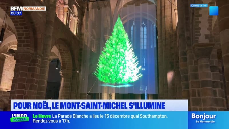 L'arbre de lumière: pour Noël, le Mont-Saint-Michel s'illumine avec un hologramme