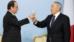 François Hollande trinque avec son homologue kazakh Noursoultan Nazarbaïev vendredi à Astana.