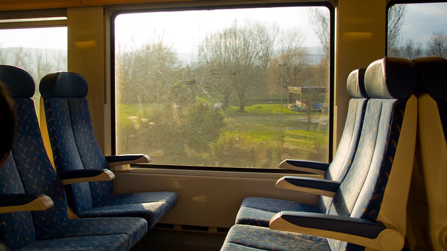 Le "carré" d'un wagon de train SNCF, sous le soleil (Photo d'illustration). Le "carré" d'un wagon de train SNCF, sous le soleil (Photo d'illustration).