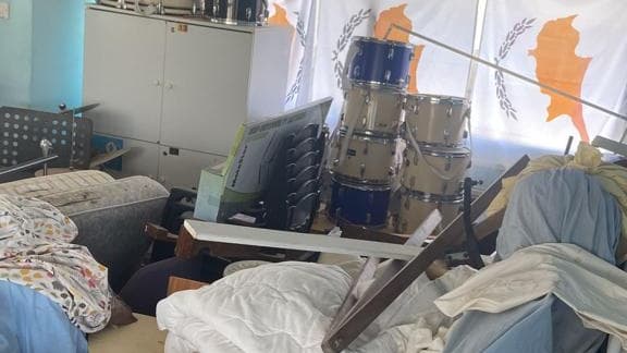 Image du salon dans lequel ont logé plusieurs joueurs du Chalkanoras Idaliou, à l'été 2022