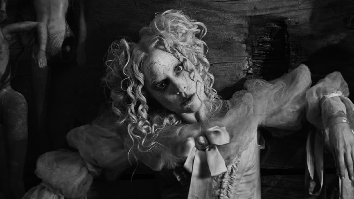 "THE DEAD DANCE" DE LADY GAGA: LE CLIP RÉALISÉ PAR TIM BURTON POUR "MERCREDI" SE DÉVOILE