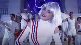 Arielle Dombasle dans le clip de "Olympics", sorti le 25 juin 2024.