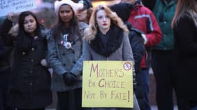 Des manifestants expriment leur soutien au Planning familial et aux droits liés à la reproduction, le 10 février 2017 à Chicago.