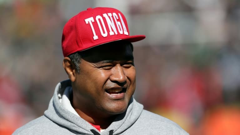 L'entraîneur australien des Iles Tonga et ancien joueur des Wallabies, Toutai Kefu, avant le match contre la Nouvelle-Zélande, le 7 septembre 2019 à Hamilton, dernier de la préparation avant la Coupe du monde au Japon