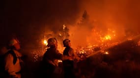 Des pompiers luttent contre les incendies en Californie, au nord-est de Los Angeles, le mardi 10 septembre 2024