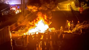 Dans la nuit de vendredi à samedi, des gens du voyage ont allumé des feux sur l'A1 et bloqué la circulation.