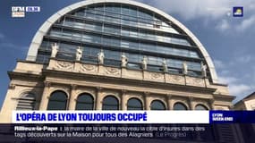 Un concert a eu lieu ce samedi devant l'Opéra de Lyon, toujours occupé par des intermittents