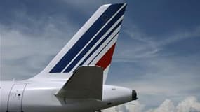 Air France a ouvert dimanche sa première "base de province" à Marseille, avec 13 destinations à prix cassés, chassant ainsi directement sur les terres des compagnies "low-cost". /Photo d'archives/REUTERS/Eric Gaillard