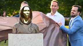 Inauguration d'un buste de bronze en hommage à Satoshi Nakamoto, le pseudonyme du mystérieux inventeur de la cryptomonnaie Bitcoin, le 16 septembre 2021 au Graphisoft Park de Budapest, en Hongrie