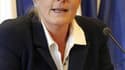 La présidente du Front national Marine le Pen demande la démission du secrétaire d'Etat à la Fonction publique Georges Tron, visé par des plaintes pour abus sexuels de deux femmes.Une enquête de police est ouverte après ces plaintes, que Georges Tron cont