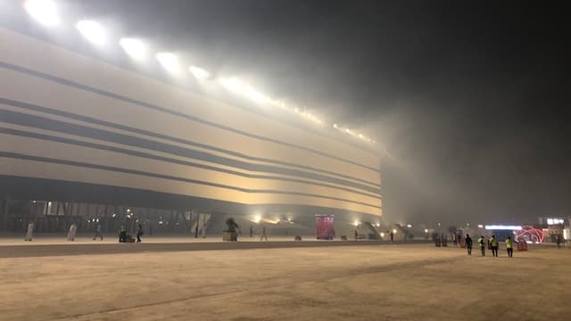 Le parvis du stade Al Bayt désormais quasi vide 