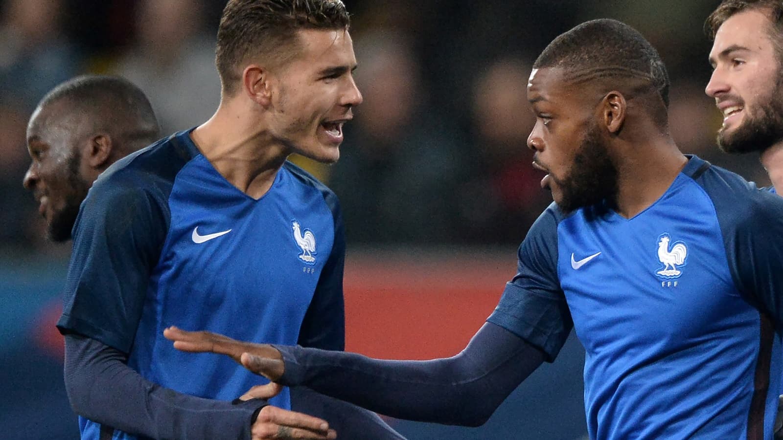 Lucas Hernandez avec le maillot de l'équipe de France Espoirs Lucas Hernandez avec le maillot de l'équipe de France Espoirs