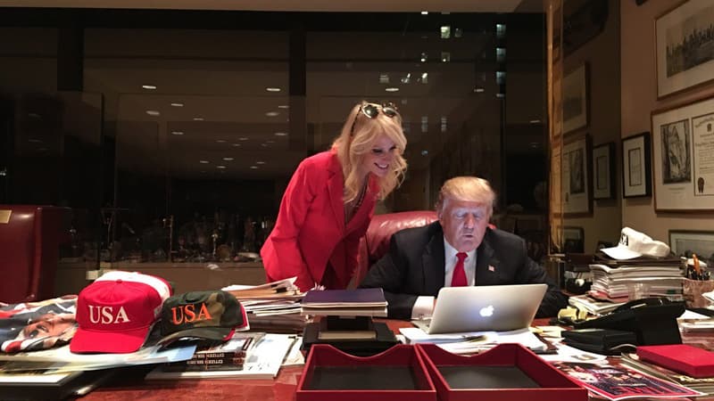 Donald Trump devant un MacBook.