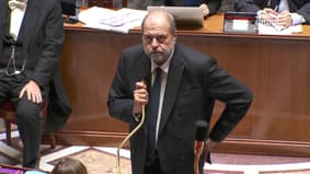 Éric Dupond-Moretti, ministre de la Justice, hué par des députés, avant de prendre la parole au sujet de la mort de Lola