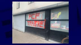 La façade des locaux du PCF à Aubervilliers, en Seine-Saint-Denis, a été la cible d'un tag "PCF traitre".