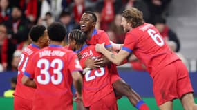La célébration des joueurs du PSG face au Bayer Leverkusen, le 21 octobre 2025