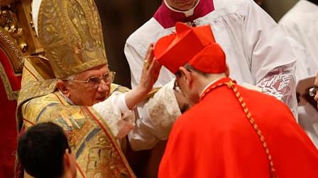 Dans la basilique Saint-Pierre de Rome, le pape Benoît XVI a créé 24 nouveaux cardinaux, dont vingt "princes de l'Eglise" âgés de moins de 80 ans susceptibles de participer au conclave qui désignera un jour son successeur à la tête de l'Eglise catholique.