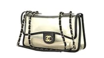 Le sac Chanel Timeless Éditions limitées Sand By The Sea en vinyle transparent et cuir noir, défilé PAP Printemps-Été La Plage 2019.