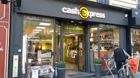 La devanture d'un magasin Cash Express