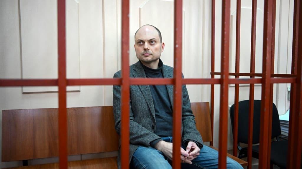 L'opposant russe Vladimir Kara-Mourza au tribunal Basmanny à Moscou, le 10 octobre 2022. L'opposant russe Vladimir Kara-Mourza au tribunal Basmanny à Moscou, le 10 octobre 2022.