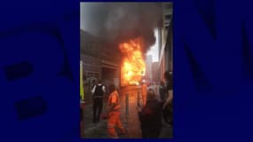 Une image de l'explosion et de l'incendie près du métro Elephant and Castle. 