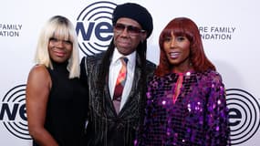 La chanteuse Alfa Anderson (à gauche), le guitariste Nile Rodgers (au centre) et la chanteuse Folami (à droite) en novembre 2019 à New York