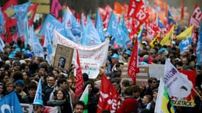 Des manifestants défilent à Reims, le 7 mars 2023, contre la réforme des retraites 
