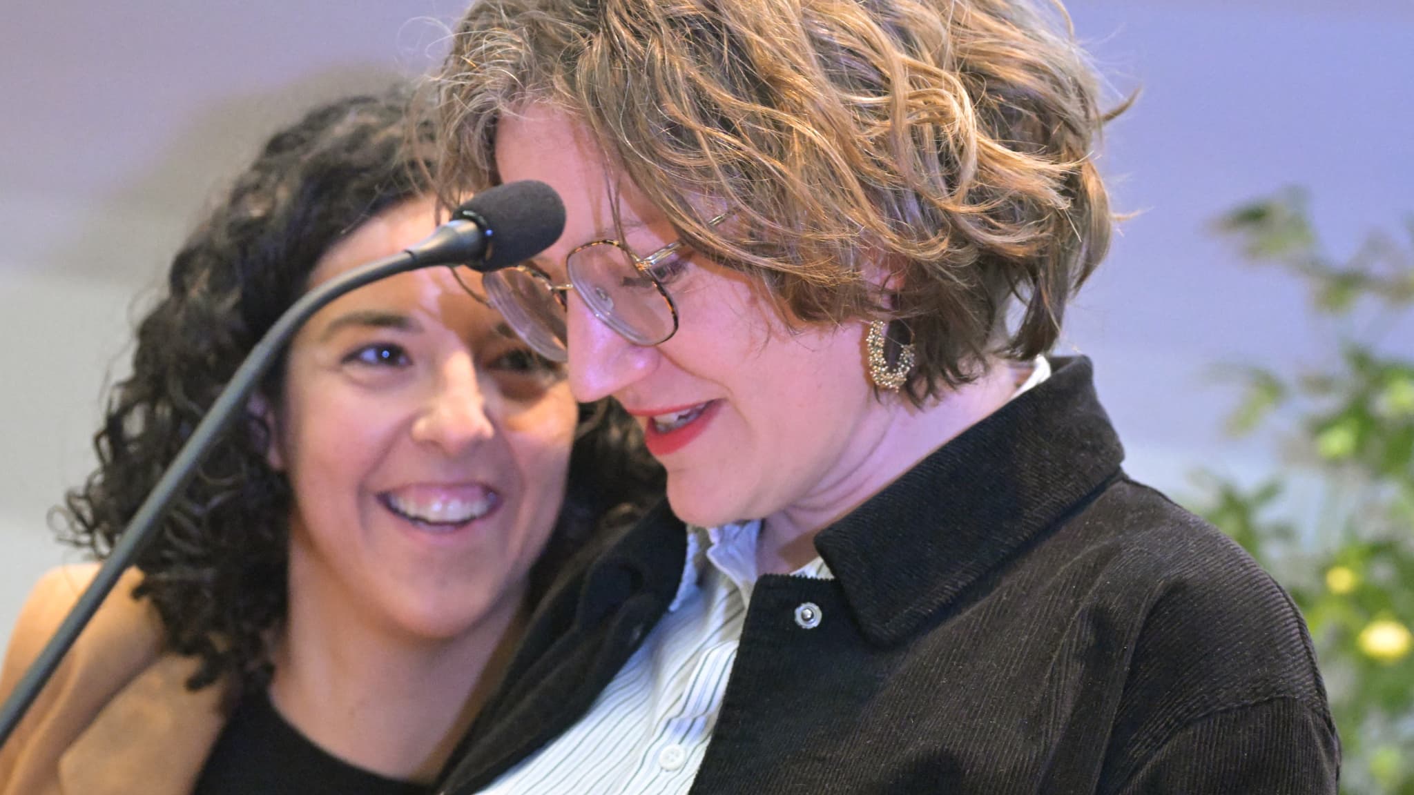 Les têtes de liste de La France insoumise et des Ecologistes aux élections européennes, Manon Aubry et Marie Toussaint, lors d'un débat à Angers (Maine-et-Loire), le 16 avril 2024. Les têtes de liste de La France insoumise et des Ecologistes aux élections européennes, Manon Aubry et Marie Toussaint, lors d'un débat à Angers (Maine-et-Loire), le 16 avril 2024.