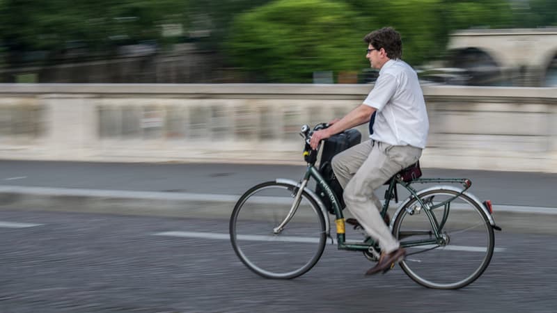 Cycliste à Paris (photo d'illustration)