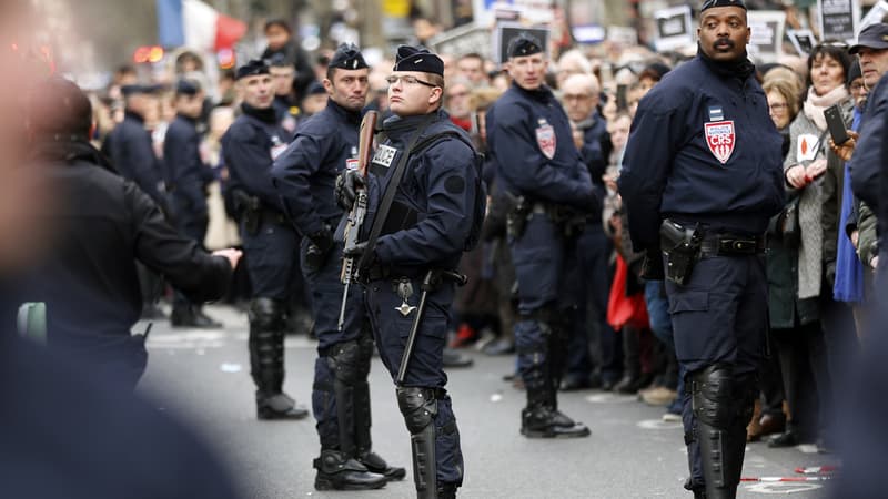 Des policiers lors de la manifestation du 11 janvier 2015.