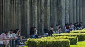 Des personnes sont assises à l'ombre à Berlin, en Allemagne, le 10 mai 2021. (photo d'illustration)