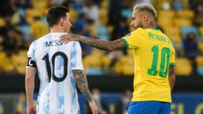 Lionel Messi et Neymar lors d'un match Argentine-Brésil en 2021