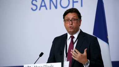 Le directeur général de Sanofi, Paul Hudson, sur le site Sanofi-Pasteur de Marcy-l'Etoile près de Lyon, après une visite du président de la République, le 16 juin 2020