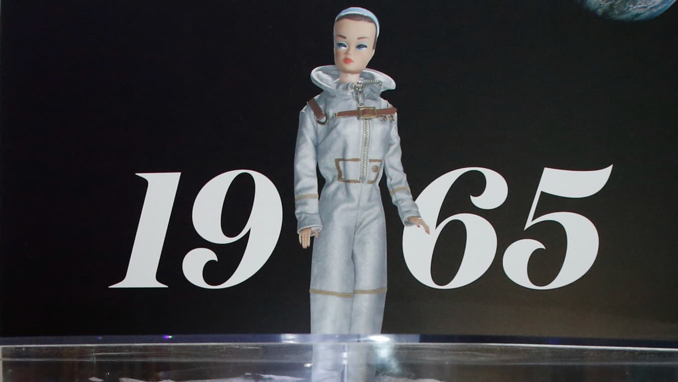 Barbie astronaute, créée en 1965, exposée en 2021 à Las Vegas.