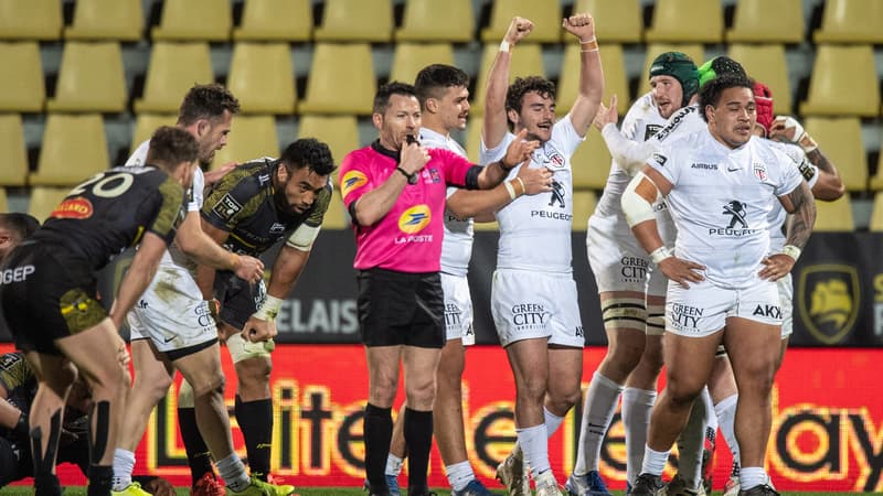 Top 14: Toulouse bat La Rochelle et prend la tête du classement