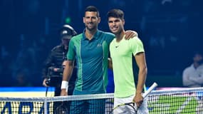 Novak Djokovic et Carlos Alcaraz lors d'un match exhibition qui s'était déjà tenu à Riyad, en Arabie Saoudite, le 27 décembre 2023.