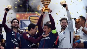 Le PSG soulève le trophée de la Coupe de la Ligue