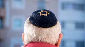 Un homme portant une kippa à Clamart, le 23 décembre 2023. (Photo d'illustration)