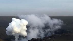 L'éruption du volcan islandais Grimsvötn a cessé mercredi, il crache désormais essentiellement de la vapeur et aucun nuage de cendre ne s'en dégage. Les compagnies aériennes ont commencé à reprendre leurs liaisons normales et Eurocontrol estime que le nua