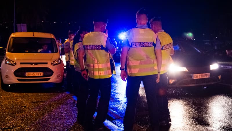 Des gendarmes lors d'un contrôle en Martinique, le 30 juillet 2021 