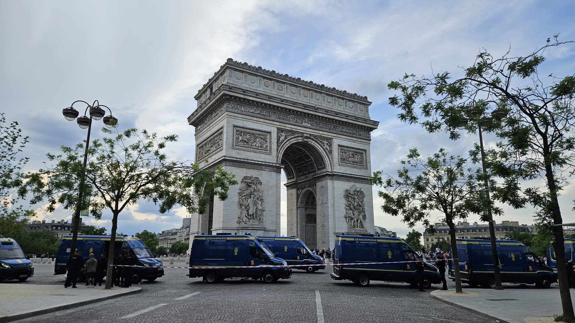 Les forces de l'ordre ont bloqué la circulation sur les Champs Elysées avant la finale de la Ligue des champions, 31 mai 2025