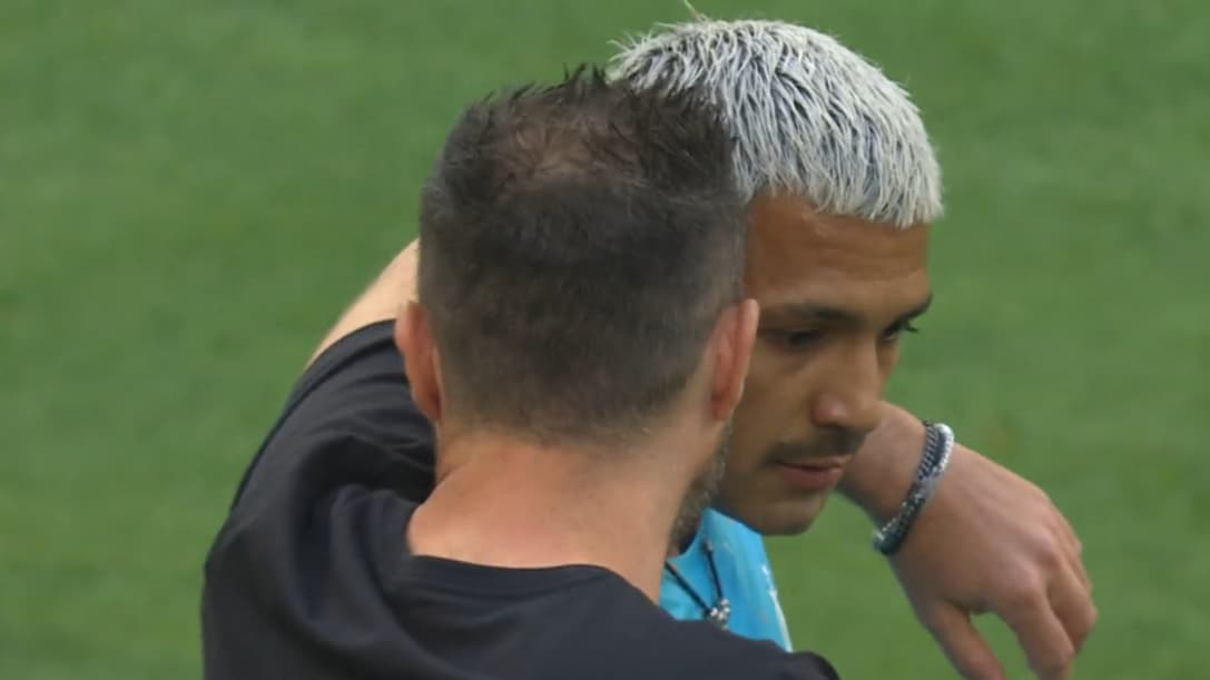 Roberto De Zerbi discute avec Gabriel Medina avant un match de préparation de l'OM, 2 août 2025 Roberto De Zerbi discute avec Gabriel Medina avant un match de préparation de l'OM, 2 août 2025