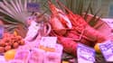 Des homards sur un étal du marché de Levallois-Perret