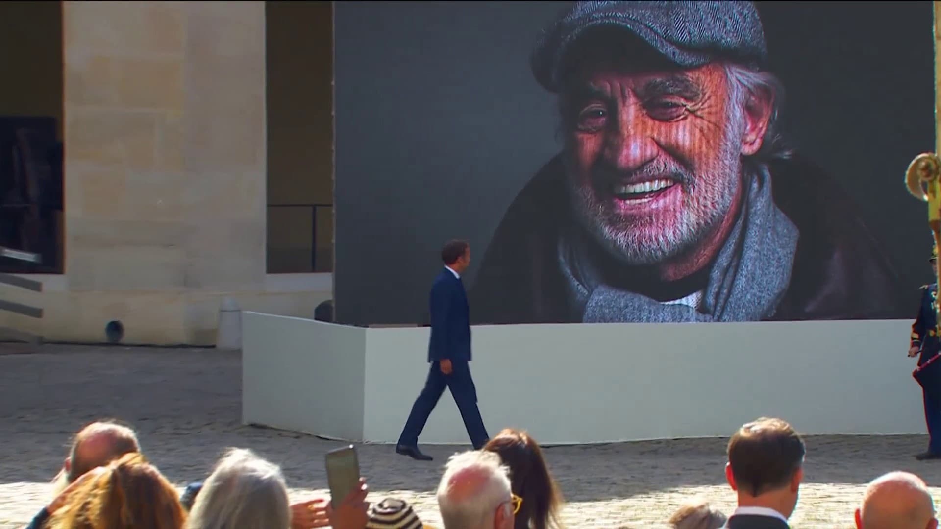 Emmanuel Macron aux Invalides.