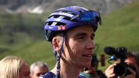 Romain Bardet à l'arrivée de la 8e et dernière étape du Dauphiné, le 15 juin 2025.