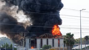 Des missiles iraniens ont frappé un bâtiment dans la région de Tel-Aviv en Israël ce mardi 17 juin 2025.