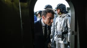 Emmanuel Macron en visite sur le porte-avions Charles de Gaulle au large de Toulon, le 14 novembre 2018. (Photo d'illustration)