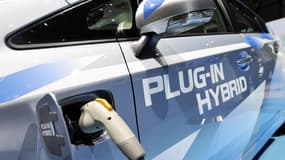 Il faut compter au minimum 25 à 30 000 euros en moyenne pour pouvoir se payer un véhicule hybride, comme la Toyota Prius, qui domine le marché.