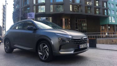 Après le ix35 Fuel Cell en 2013, Hyundai revient avec un n ouveau modèle à hydrogène. Cette fois cependant, il a été pensé dès le départ comme un modèle à pile à combustible.